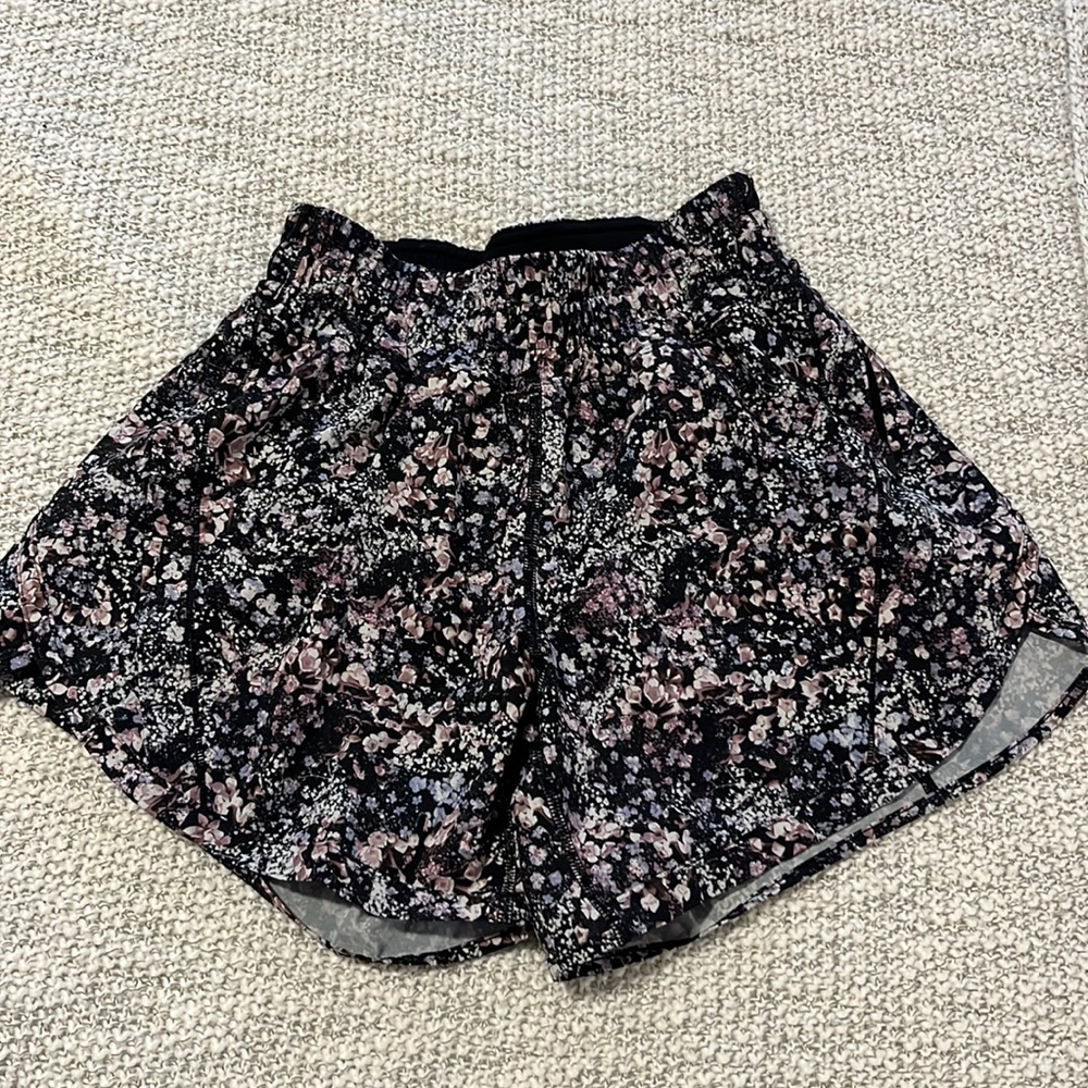 Lululemon track that 4” short